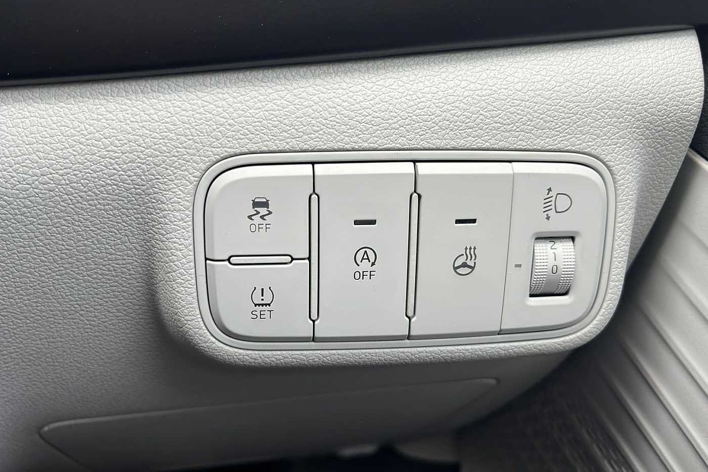 Hyundai Bayon Hatchback 5 Doors Automatic Petrol Mangrove Green / Black Roof Hyundai Hyundai Bayon Hatchback 5 Doors Automatic Petrol Mangrove Green / Black Roof Hyundai